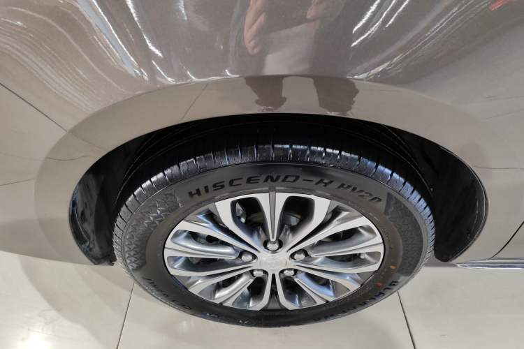 Used Buick GL8 2023 Facelifted Land Cruiser Executive Luxury Version
