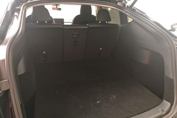 Used Tesla Model Y 2021 Standard Range Rear-Wheel Drive Version Trunk