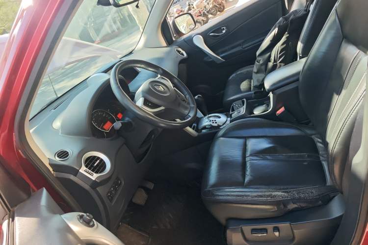 Used Renault Koleos 2010 2.5L Two-Wheel-Drive Luxury Version Left Front Seat