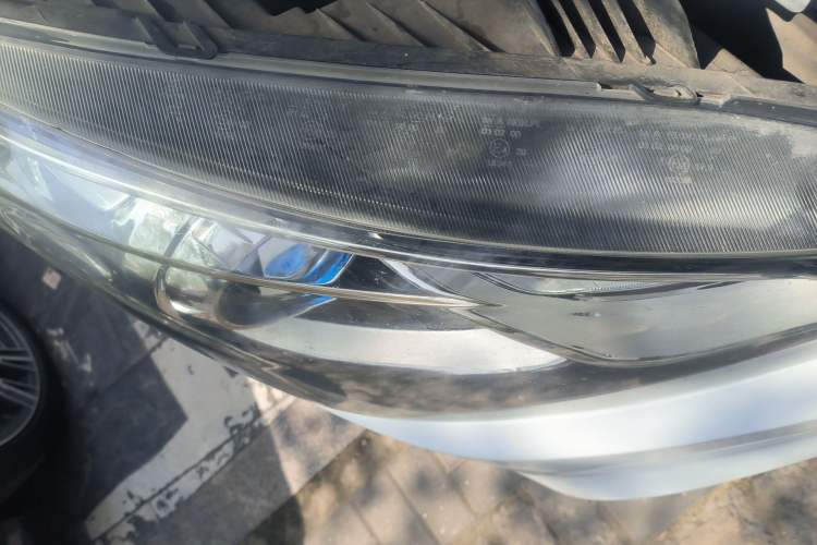 Used SAIC MAXUS G10  Right Front Headlight