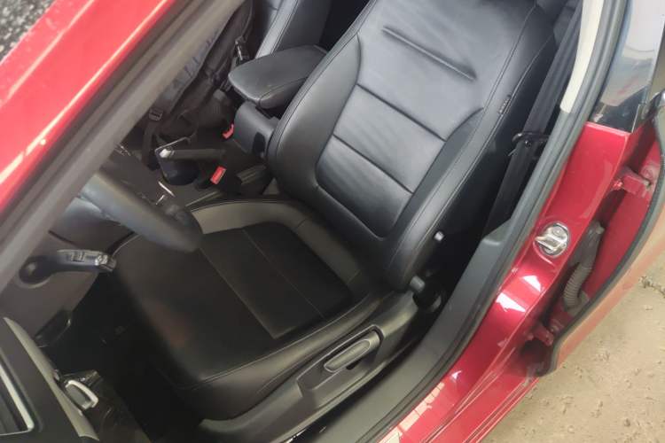 Used Volkswagen Sagitar 2014 Revised Version 1.4TSI Automatic Luxury Edition Left Front Seat