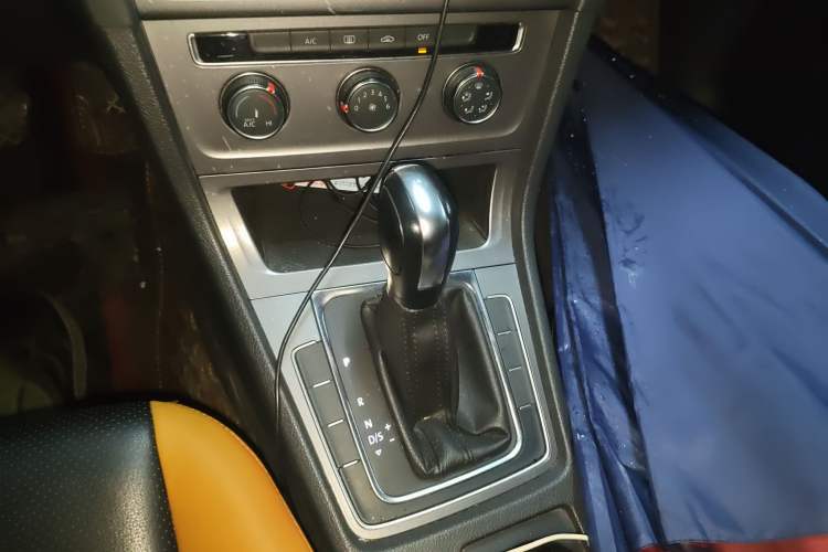 Used Volkswagen Golf 2016 1.6L Automatic Fashion Model
