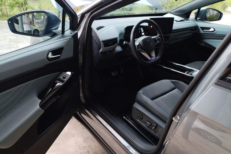 Used Volkswagen ID.4 X 2023 Pure Smart Edition Driver Seat