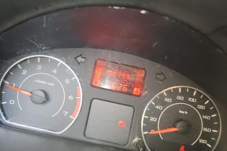 Used Wuling Rongguang V 2016 1.5L Practical Version Odometer Close Up