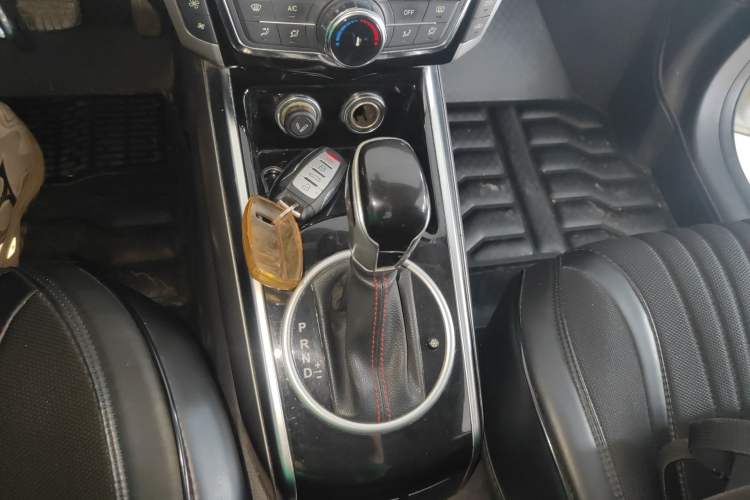 Used Zotye Domy X5 2015 1.5T CVT Landlord Model China IV Standard Gear Lever