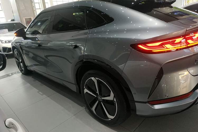 Used BYD Song L EV 2024 662 km Excellence Version
