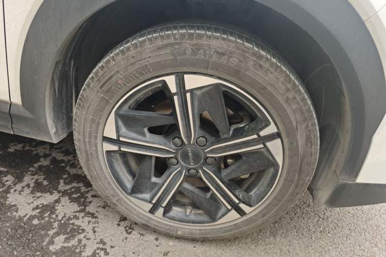 Used Lynk & Co 06 EM-P 2025 EM-P 126 Long-Range Halo Right Front Wheel Hub