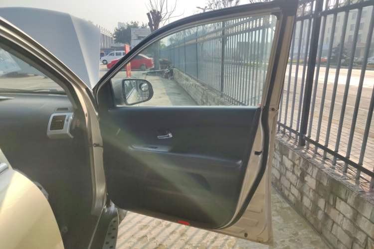 Used BYD S6 2014 2.0L Manual Luxury 5-Seater
