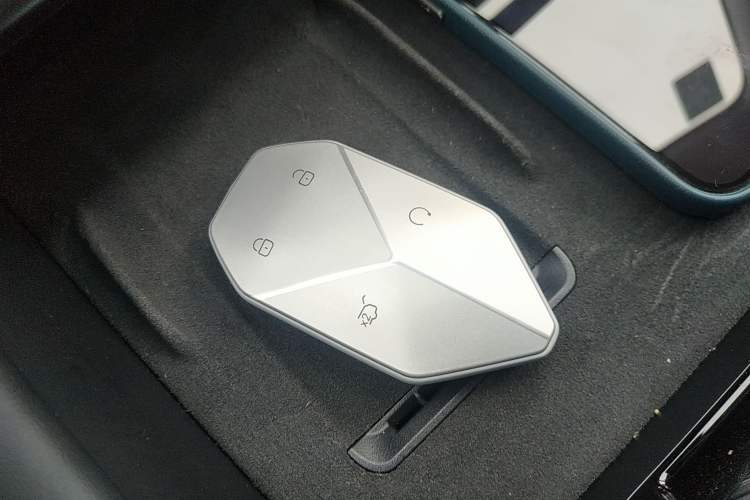 Used Formula Leopard Titanium 3 2025 501 km Range Rear-Wheel Drive Intelligent Driving Max Edition Interior 1