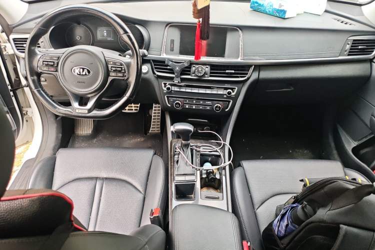 Used Kia K5 2016 1.6T Automatic LUX Center Console