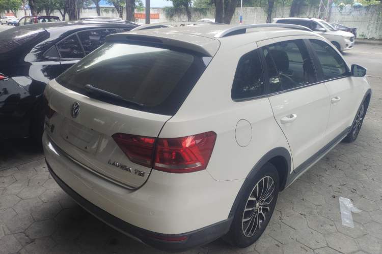 Used Volkswagen Cross Lavida 2014 1.4TSI DSG
