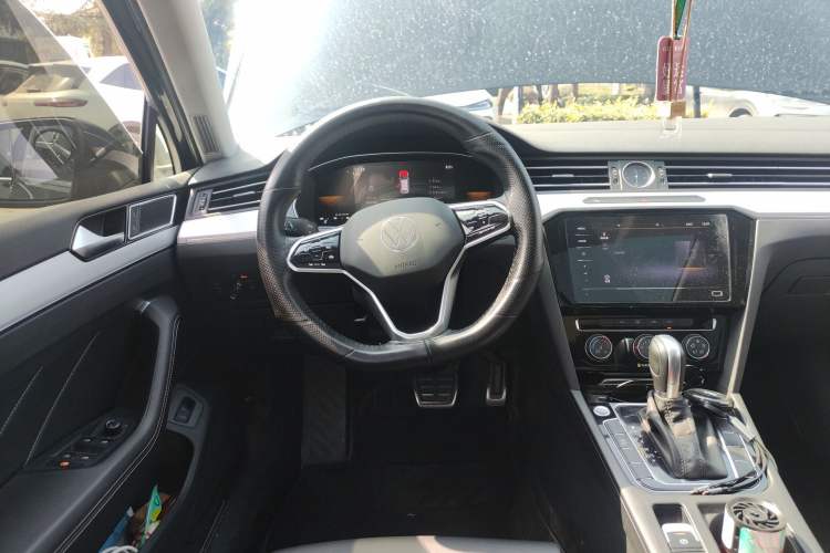 Used Volkswagen Magotan 2023 2 Million Units Limited-Edition 280TSI DSG Comfort Version Steering Wheel