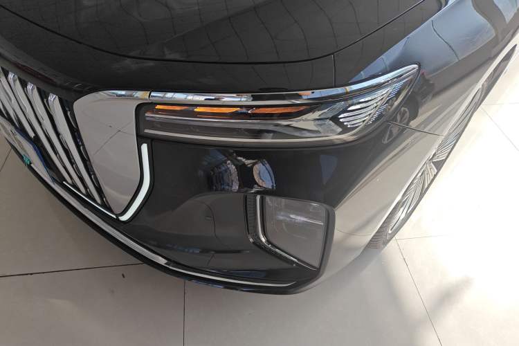 Used Hongqi H9 2025 Model Facelifted 2.0T Two-Wheel Drive Flag-Style Luxury Business Edition, 5 Seats