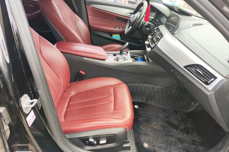 Used BMW 5 Series 2019 530Li Leading Model M Sport Package Right Front Seat