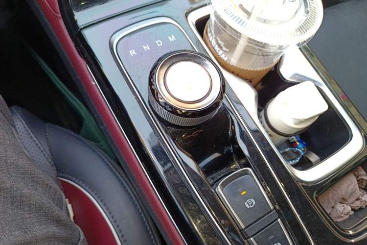 Used SOL QX 2021 300T DCT Prestige Smart Connectivity Version Gear Lever