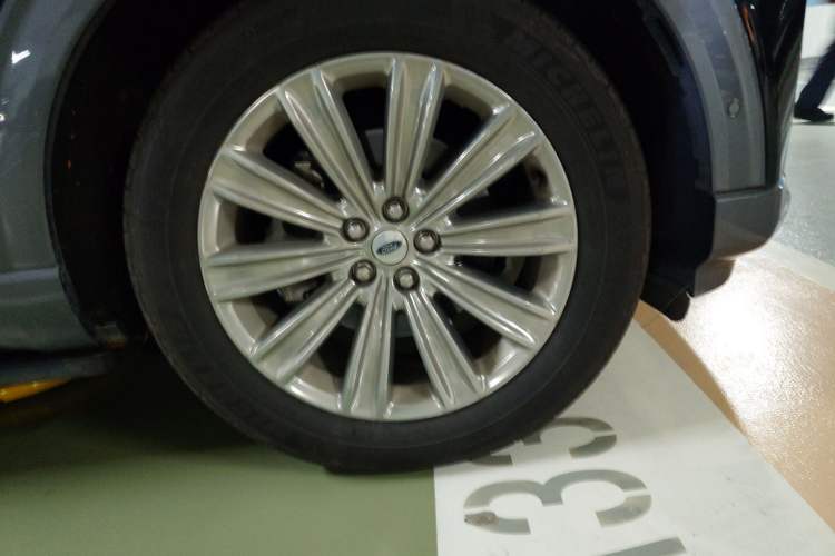 Used Ford Explorer 2020 EcoBoost 285 4x4 Titanium Edition 6 Seats Right Front Wheel Hub