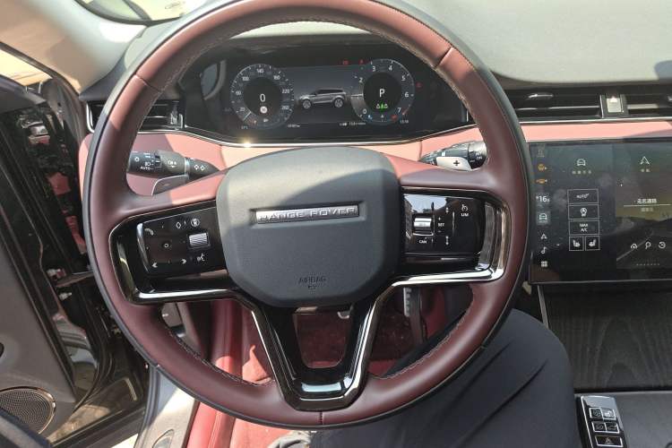 Used Land Rover Range Evoque 2024 Aurora L 249 PS Prestige Light-Chasing Edition