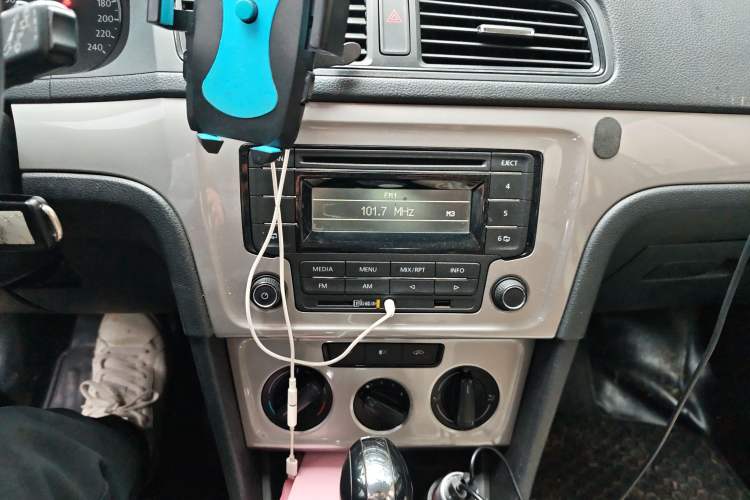 Used Volkswagen Gran Lavida 2013 1.6L Automatic Fashion Model Audio And AC Panel