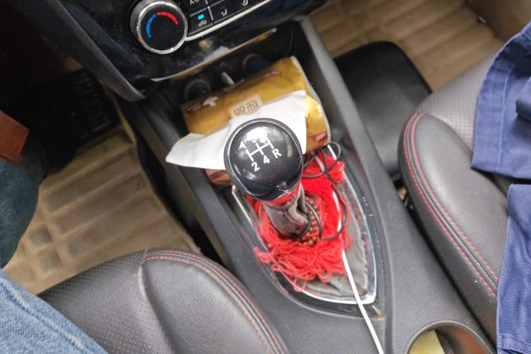 Used CHANGAN KAICHENG Oushang A600 2016 1.5L Manual Luxury 7-Seater Gear Lever