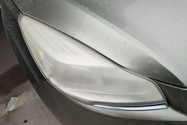 Used Ford Kuga 2013 1.6L GTDi Two-Wheel-Drive Comfort Model Right Front Headlight