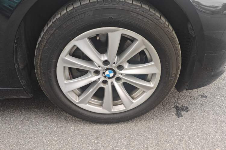 Used BMW 5 Series 2017 520Li Elegant Edition Right Front Wheel Hub