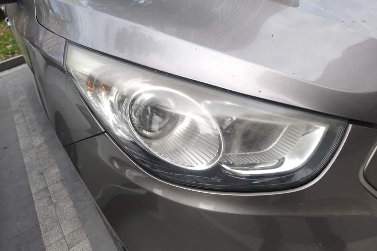 Used Hyundai ix35 2012 2.0L Automatic Two-Wheel Drive Elite Edition GLS Right Front Headlight
