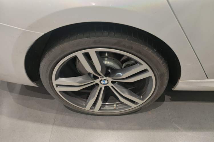 Used BMW 6 Series GT 2021 Restyled 630i M Sport Package Right Rear Wheel Hub