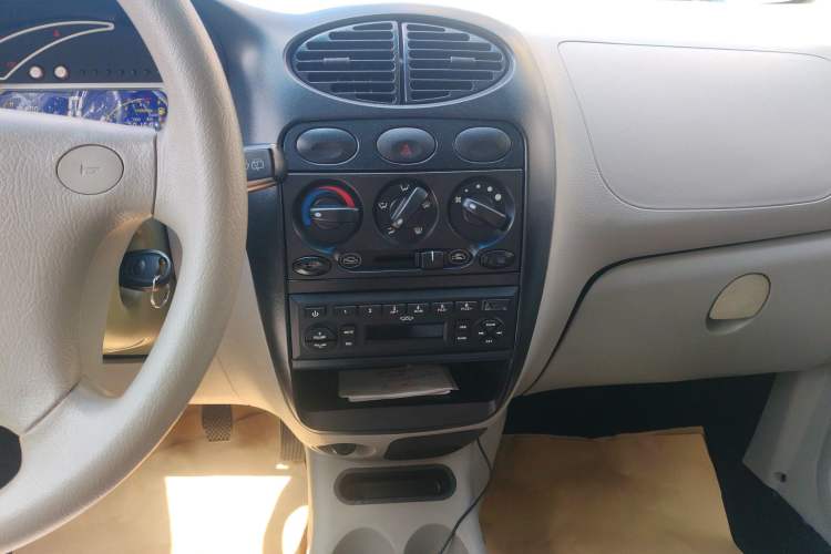 Used Chery QQ3 2012 Fashion Edition 1.0L Manual Champion Version
