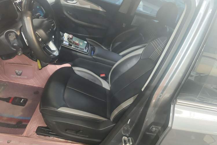 Used Roewe i6 MAX 2020 300TGI Automatic Supreme Edition with Cool Sunroof and Advanced Driving Features