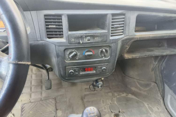 Used Wuling Zhiguang 2019 1.2L Van Utility Model 5-Seater Audio And AC Panel