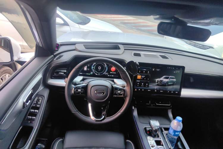 Used GAC Trumpchi GS8 2022 Dual-Engine Series 2.0TM Two-Wheel Drive Prestige Edition (7 Seats) Center Console