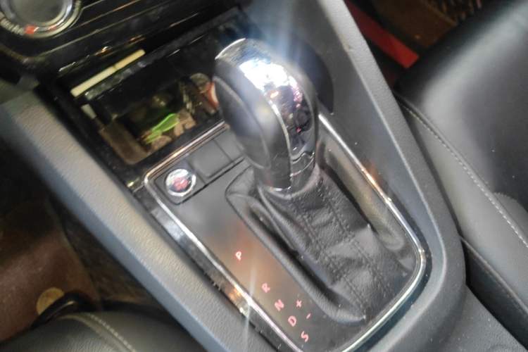 Used Volkswagen Sagitar 2017 1.6L Automatic Comfort Model Gear Lever