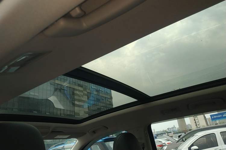 Used Volkswagen Tiguan L 2017 330TSI Automatic Two-Wheel Drive Luxury Edition Headliner