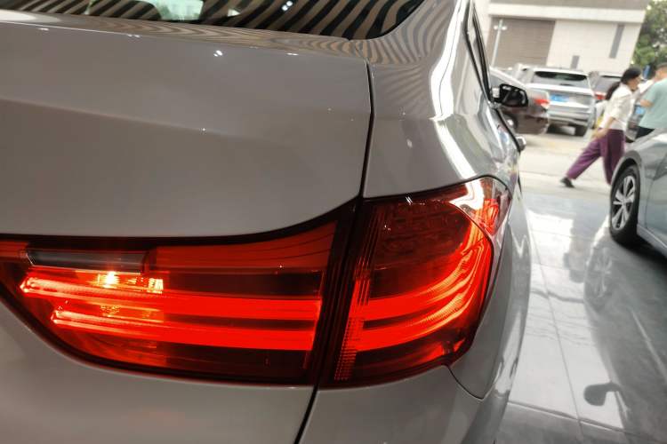 Used BMW 5 Series GT 2014 528i Leading Model
