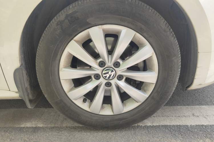 Used Volkswagen Passat 2013 1.8TSI DSG Prestige Edition Right Front Wheel Hub