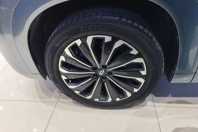 Used Chery Tiggo 9 2023 2.0T Dual-Clutch Two-Wheel Drive Luxury Edition 7 Seats
