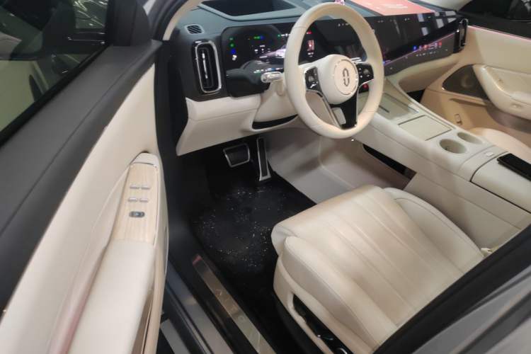 Used Hima AITO M8 2025 Extended-Range Ultra Version 53.4 kWh 5-Seater Edition