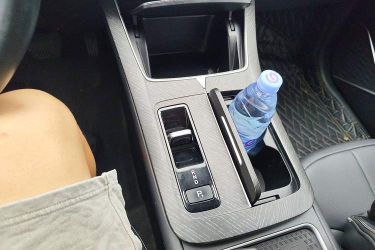 Used Venucia V DD-i 2023 110 km iE Version Gear Lever