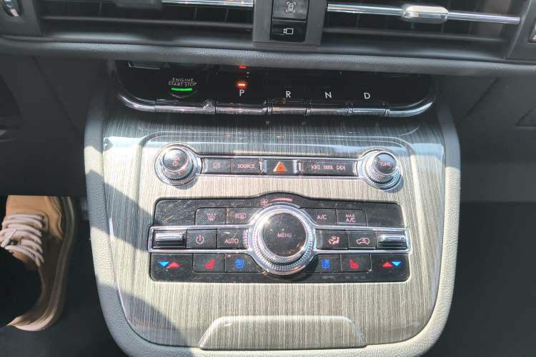 Used Lincoln Corsair 2022 2.0T Two-Wheel Drive Deluxe Edition Audio And AC Panel