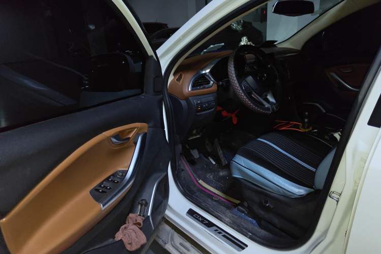 Used Soueast DX7 2015 1.5T Manual Luxury Model Driver Seat