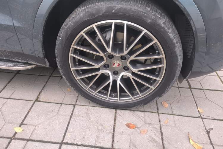 Used Porsche Cayenne 2018 Cayenne 3.0T Right Front Wheel Hub