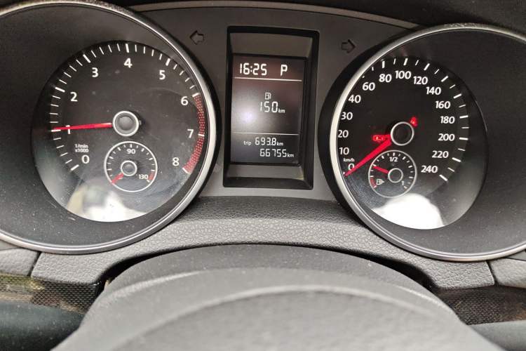 Used Volkswagen Golf 2012 1.6L Automatic Comfort Model Odometer Close Up