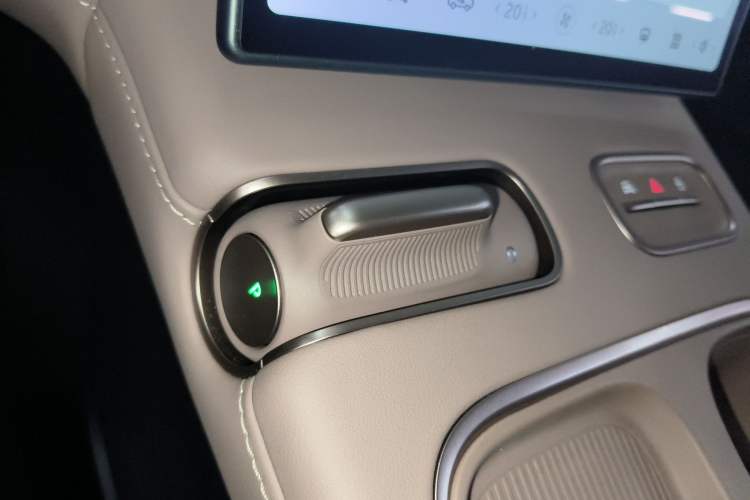 Used Nio EC6 2024 75 kWh Gear Lever