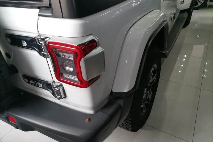Used Jeep Wrangler 2019 2.0T Sahara Four-Door Version China VI Emission Standard Right Rear Taillight
