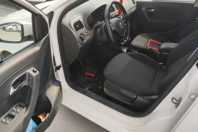 Used Volkswagen Polo 2016 1.6L Automatic Comfort Model