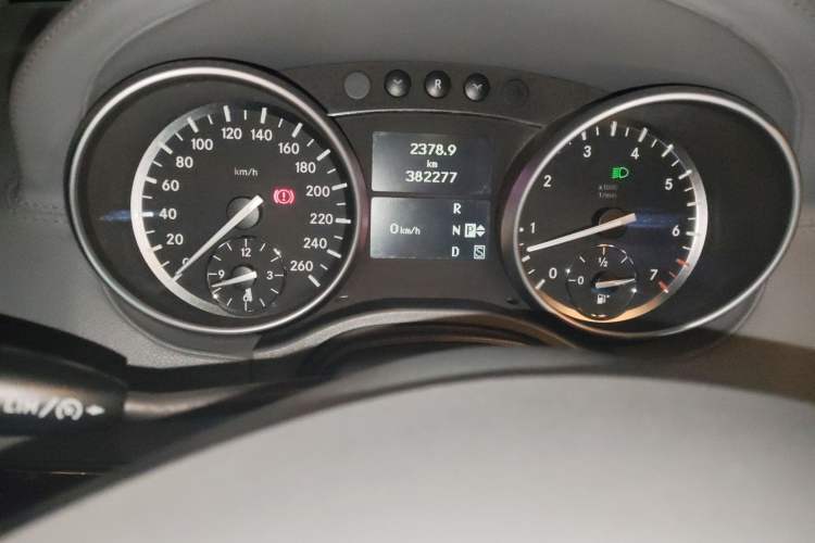 Used Mercedes-Benz GL-Class 2011 GL 450 4MATIC Prestige Edition Odometer Close Up