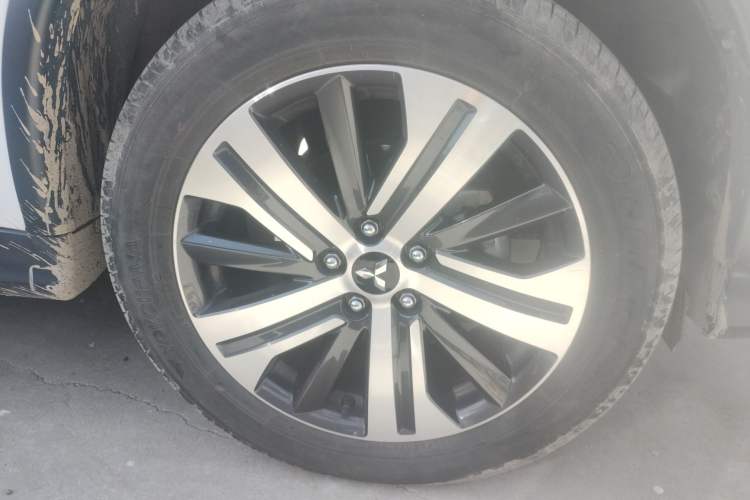 Used Mitsubishi ASX 2020 2.0L CVT Smart Edition Right Front Wheel Hub