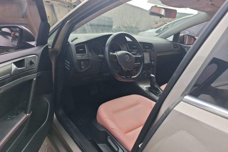 Used Volkswagen Golf 2016 1.6L Automatic Comfort Model
