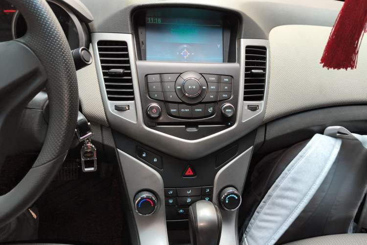 Used Chevrolet Cruze 2013 1.8L SE AT Audio And AC Panel