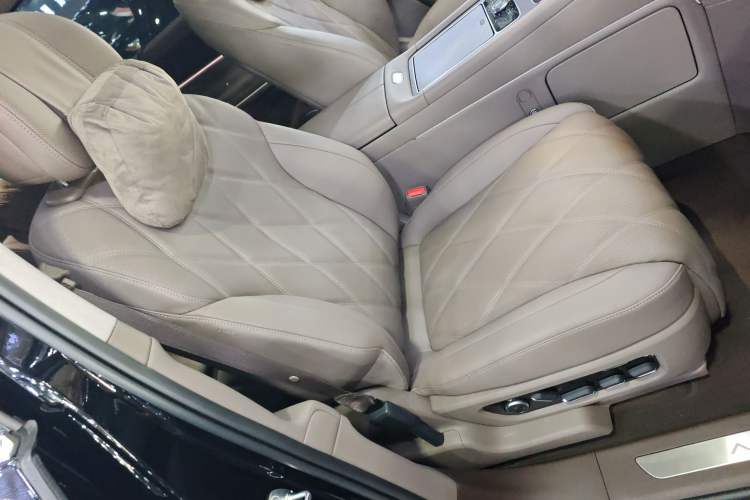 Used Hima AITO M9 2025 Extended-Range Ultra Version 52 kWh 6-Seater Right Front Seat